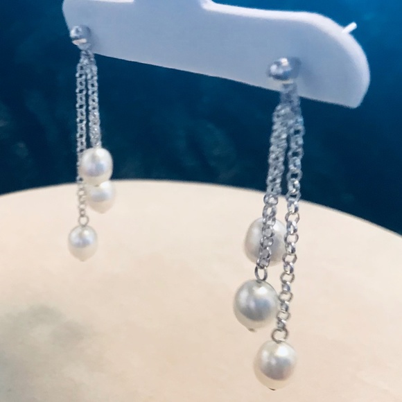 Roz Kwan Sterling Silver Freshwater Pearl Dangle Earrings - Picture 2 of 9